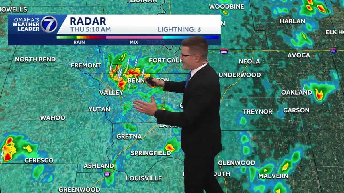 Spotty t-showers to start Thursday, heat advisory continues in Omaha area