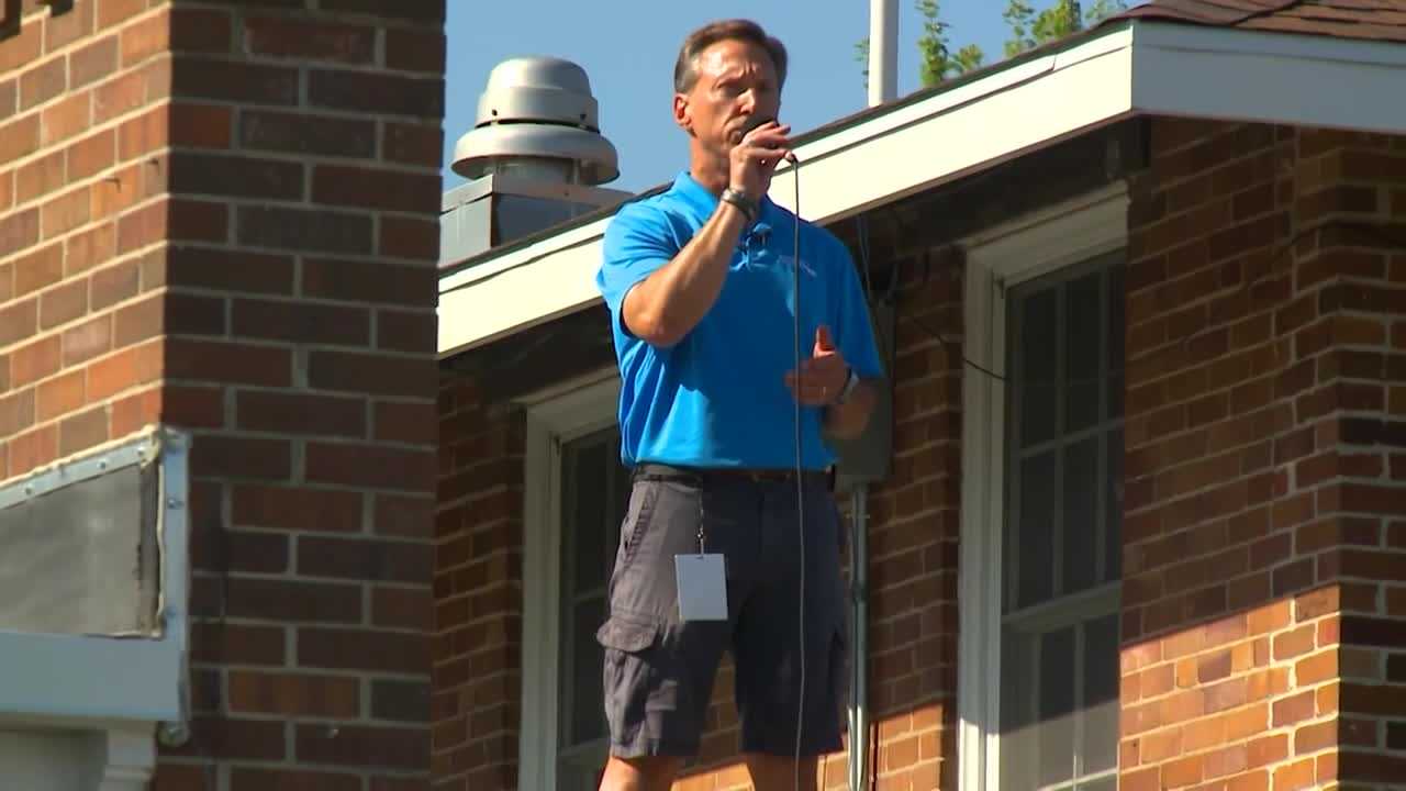 Iowa State Fair: KCCI Photographer Glen Biermann Sings National Anthem