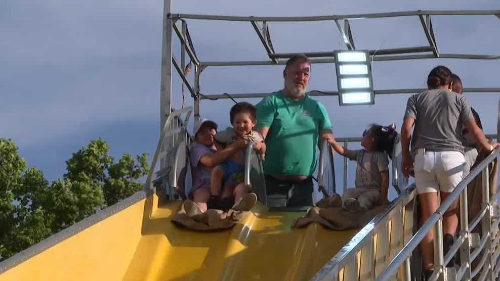 Omaha residents and tourists enjoy Cinco de Mayo festivities