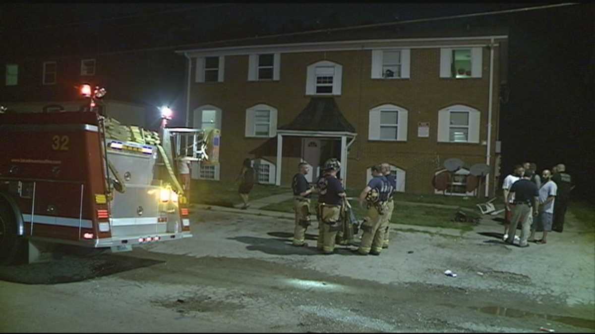 2 people rescued from apartment fire