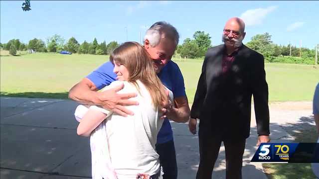Oklahoma woman reunites with the heroes who saved her life as a baby - Vimarsana News