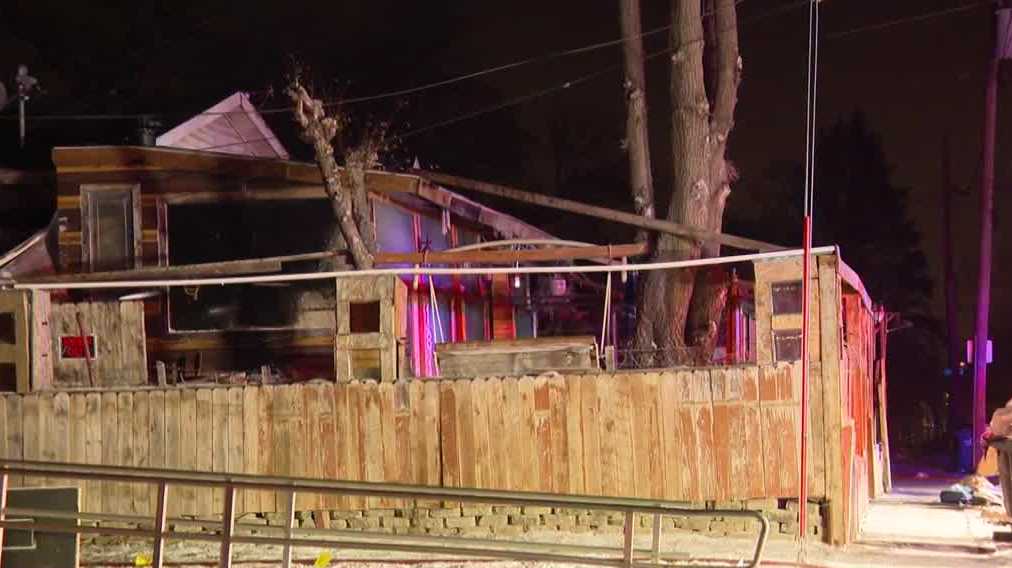 Des Moines firefighters battle overnight fire in extreme cold