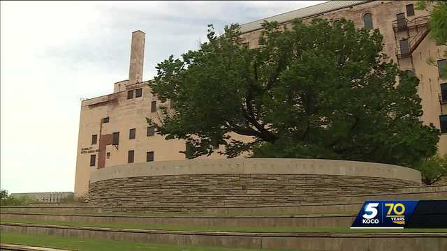 Oklahoma Survivor Tree: Man who kept it intact honored - Vimarsana News