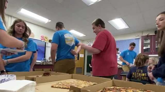 Students find $5K during cleanup, return it to rightful owner - Vimarsana News