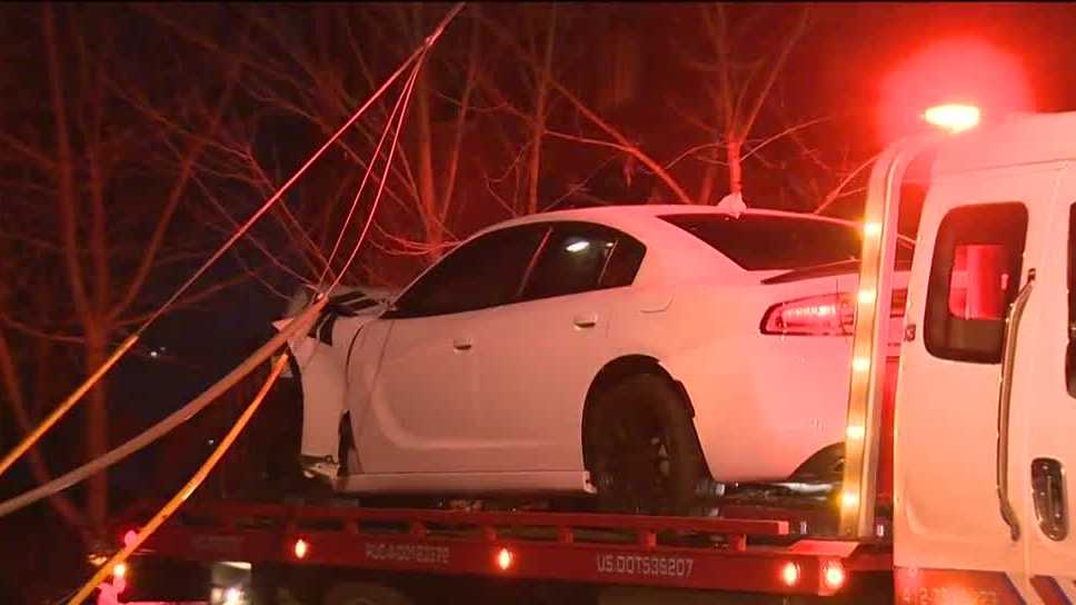 Car crashes into building in McKeesport