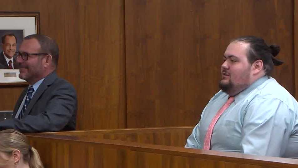 Southern Indiana man pleads guilty to shooting his wife