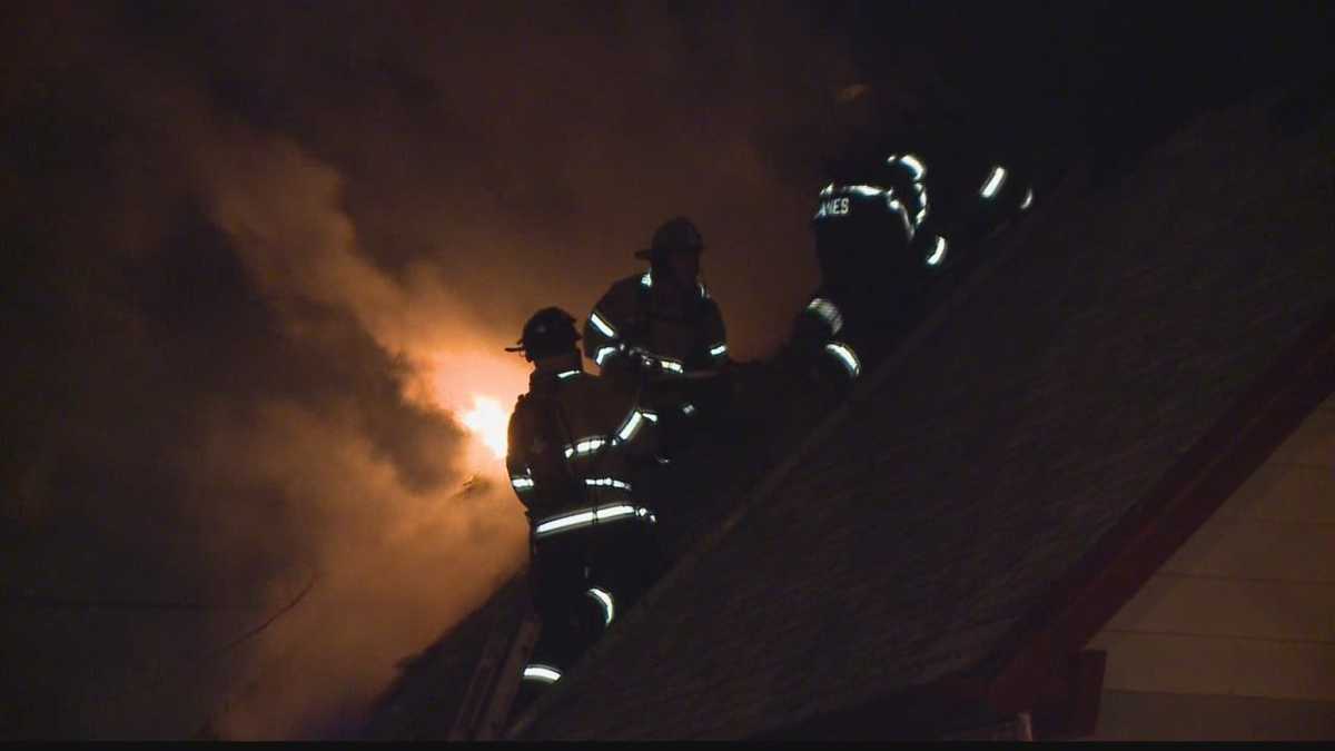 Milwaukee Police officers rescue family from burning home