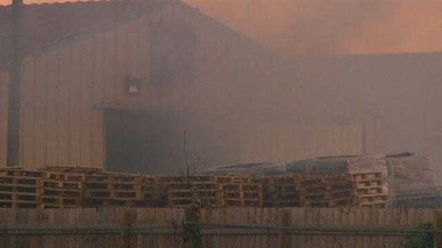 Building full of pallets catches fire
