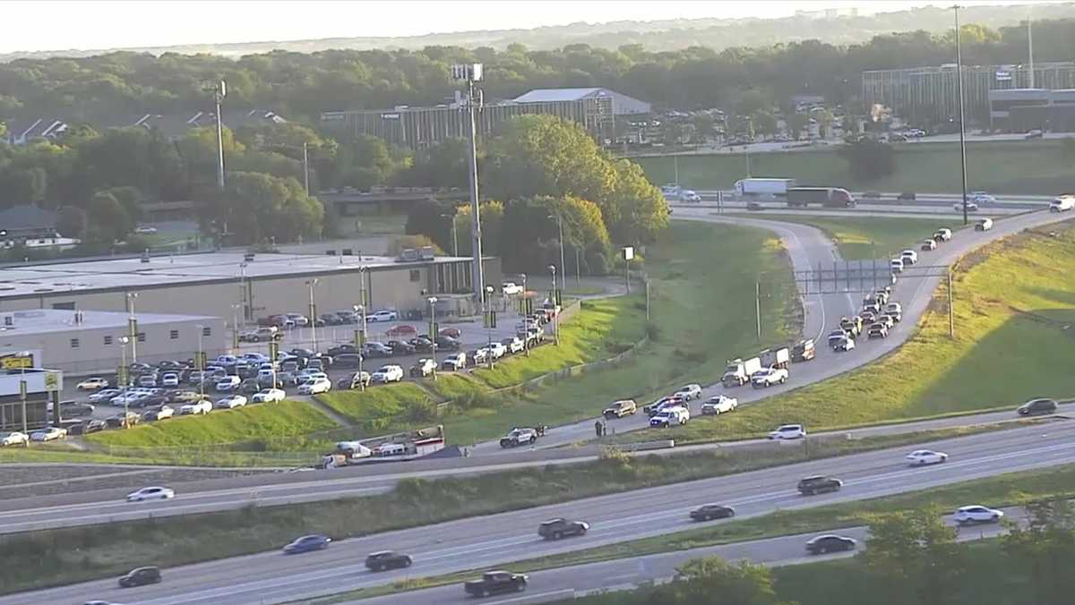 Crash causes delays on W Dodge Expressway Thursday Morning