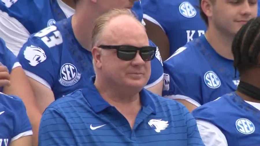 Former UK head football coach Mark Stoops lands job with Texas