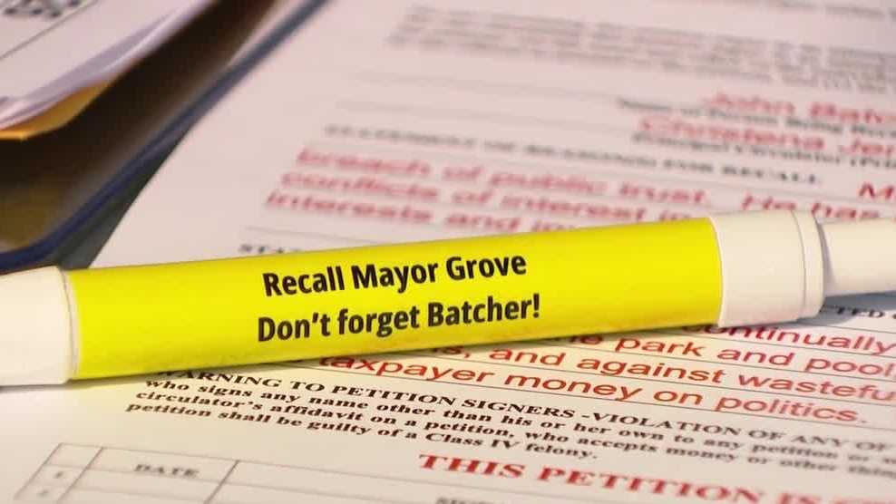 Valley residents initiate recall against mayor, city councilman