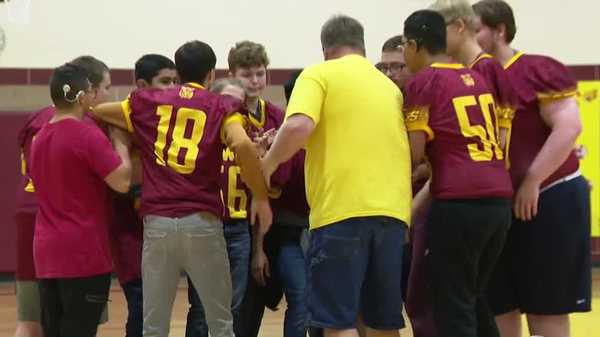 'show everybody what we can do': iowa school for the deaf football team makes a return