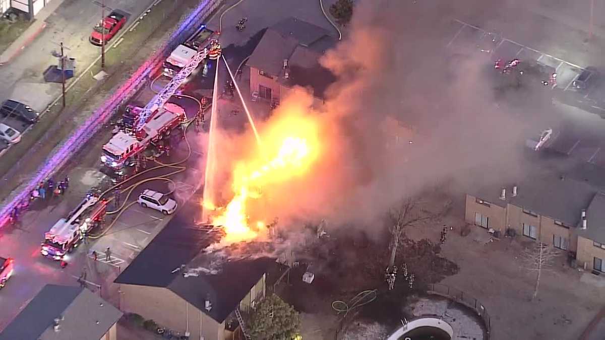 Oklahoma City residents displaced after large apartment fire - KOCO