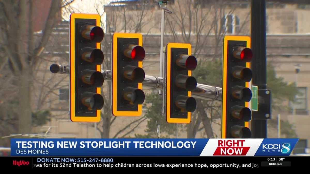 Des Moines tests reflective back plates on traffic lights to improve traffic safety