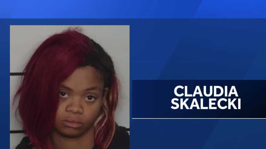 Louisville mother accused of leaving young child home alone facing charges