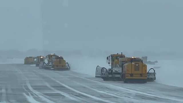 Snow team effort keeps Milwaukee's airport open - Vimarsana News
