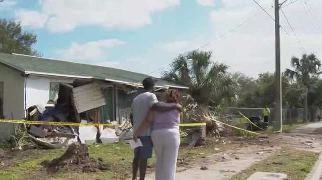Orlando woman survives 2 cars crashing into her home - Vimarsana News
