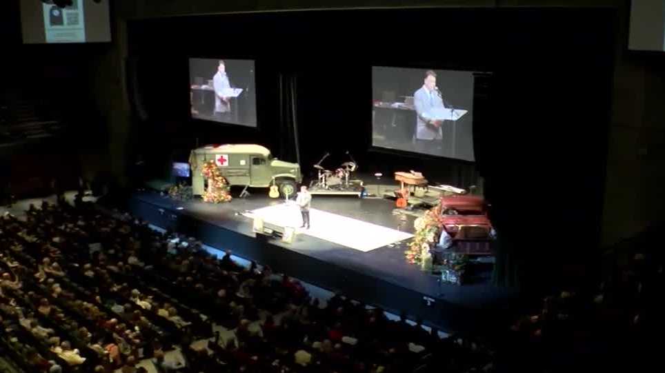 Community gathers to honor Suzie Smith, flight nurse killed in helicopter crash