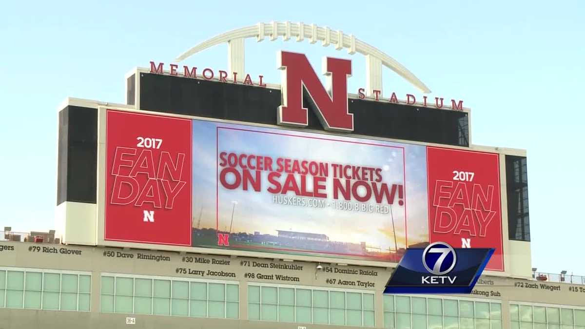 Big turnout for Nebraska Football Fan Day