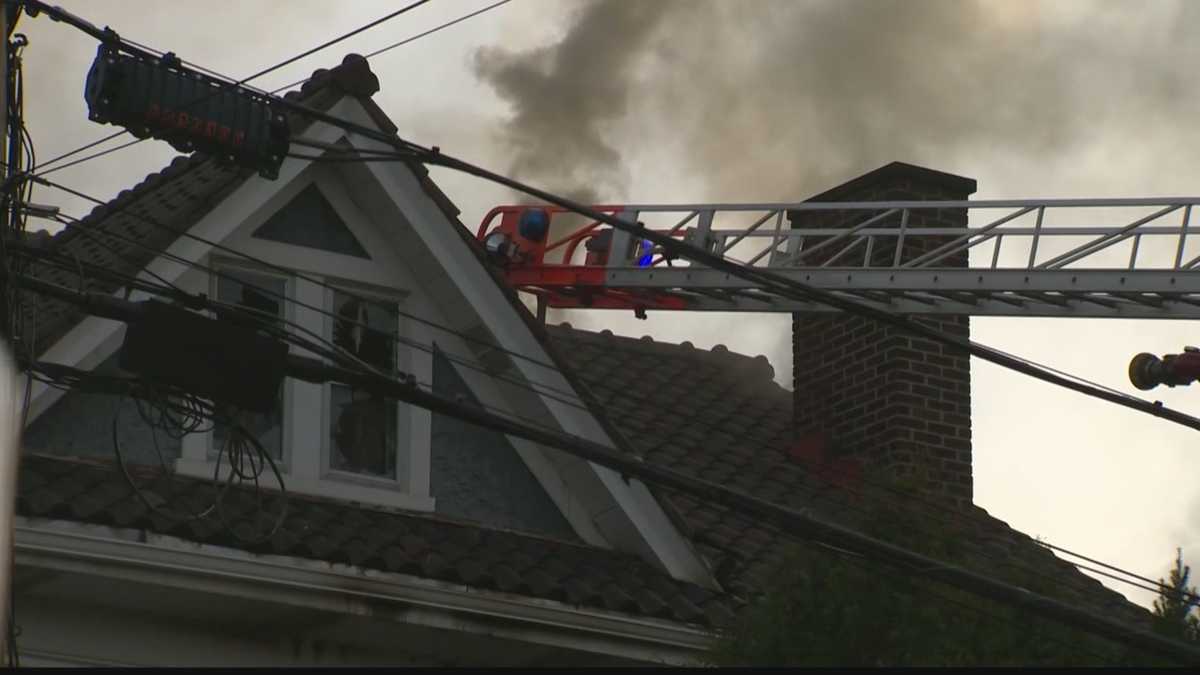 Fire breaks out at Squirrel Hill home