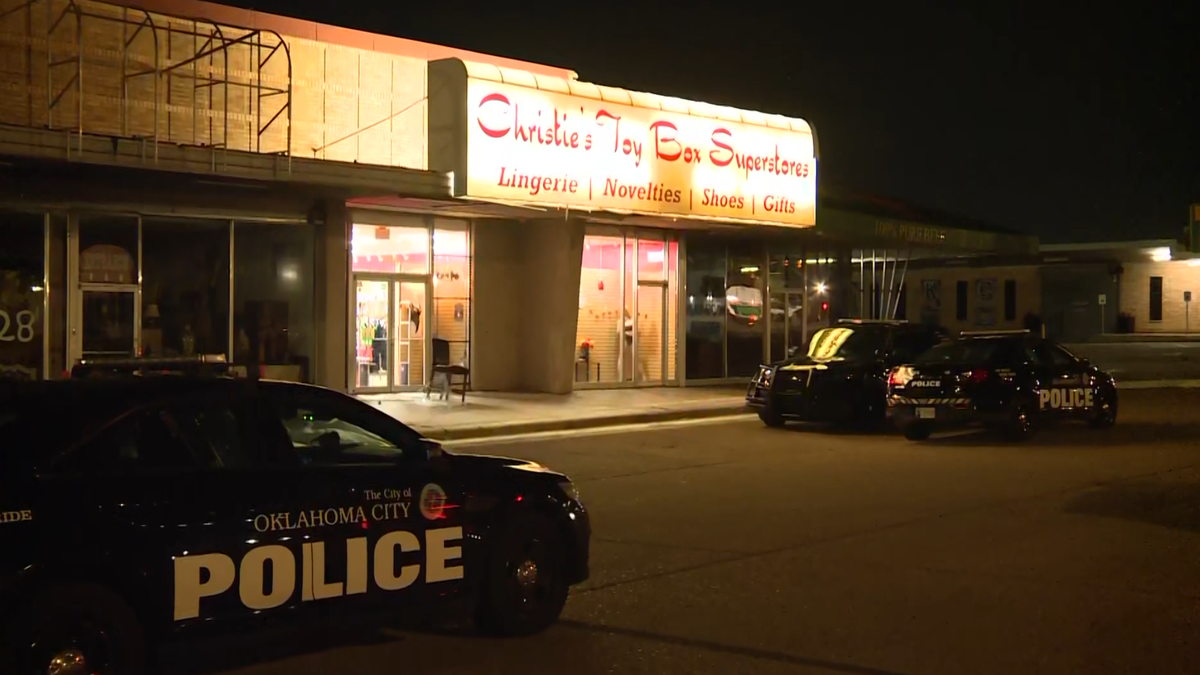 OKC police search for suspect after overnight store breakin