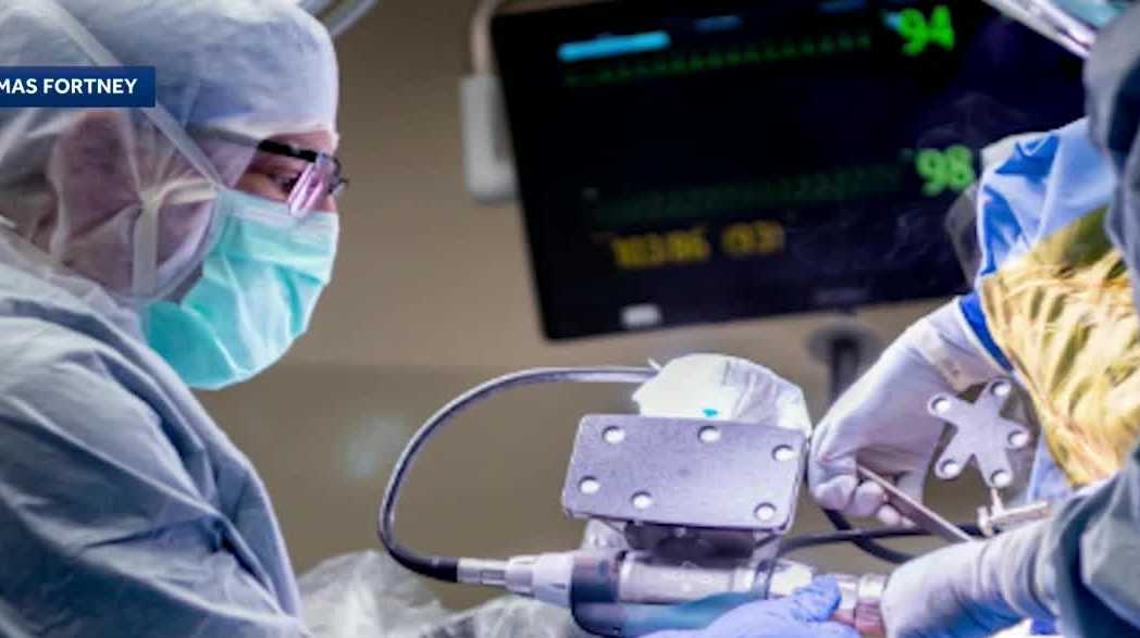 Former UNH hockey star using robotics for shoulder replacements