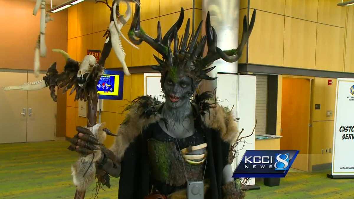 Comic book fans fill Iowa Events Center at Wizard World Comic Con