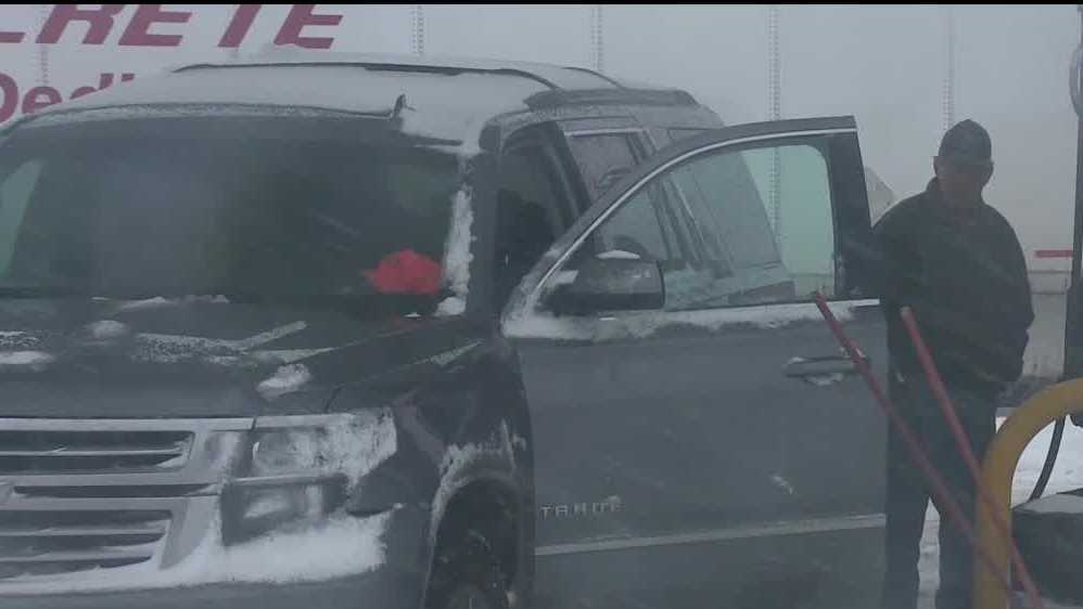 新墨西哥州东北部的暴风雪使司机陷入困境 新墨西哥州东北部的暴风雪使司机陷入困境