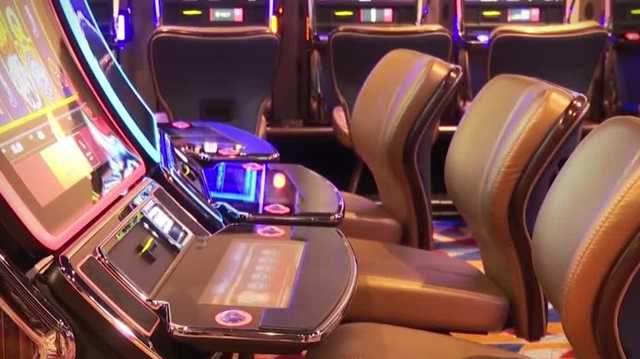 KCCI Investigates: Problem gamblers slipping through state program, still spending money - Vimarsana News