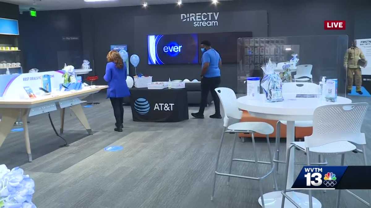 Hoover store prepares for new iPhone release