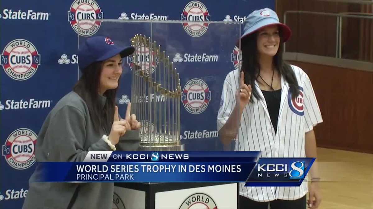 Hundreds wait in line to see Cubs World Series trophy