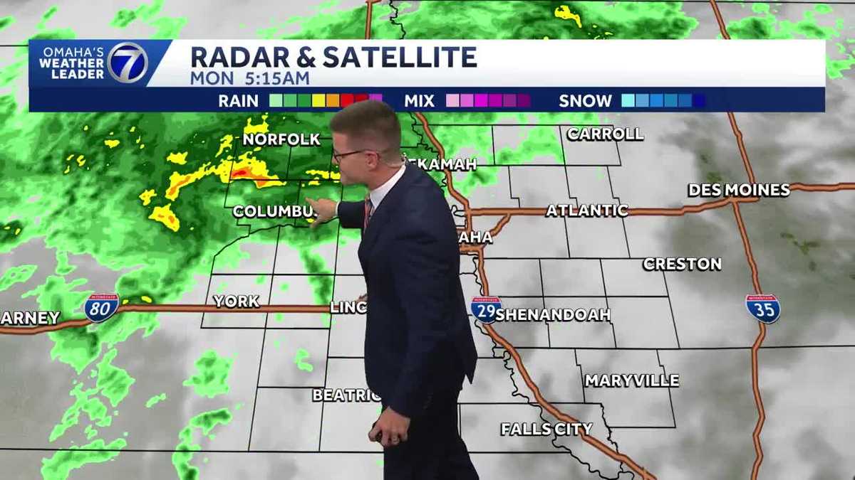Chance for a few spotty showers Monday in Omaha area