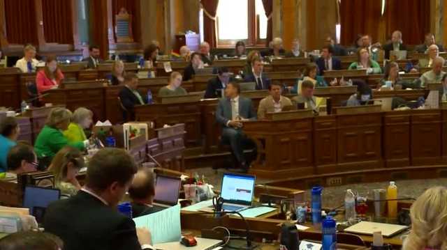 Iowa Gov. Reynolds' education bill won't advance this session - Vimarsana News