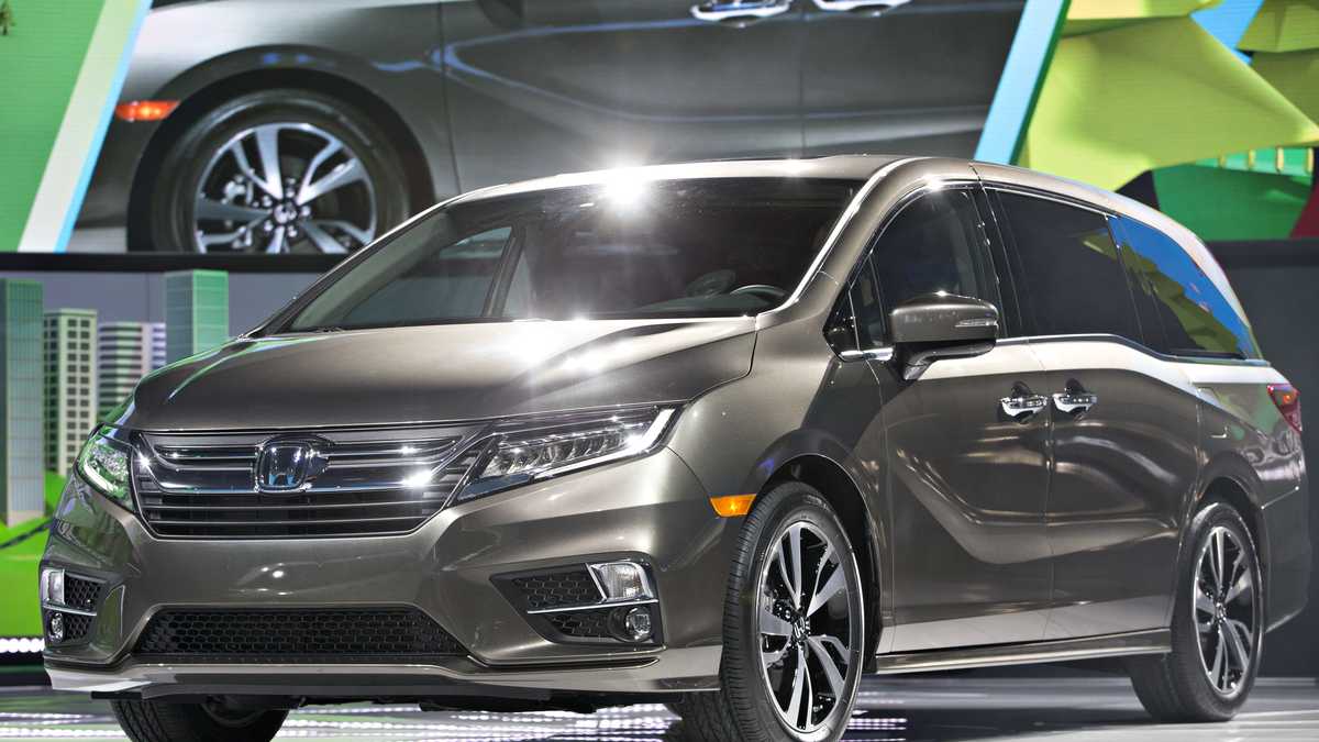Honda recalls 900,000 Odyssey minivans