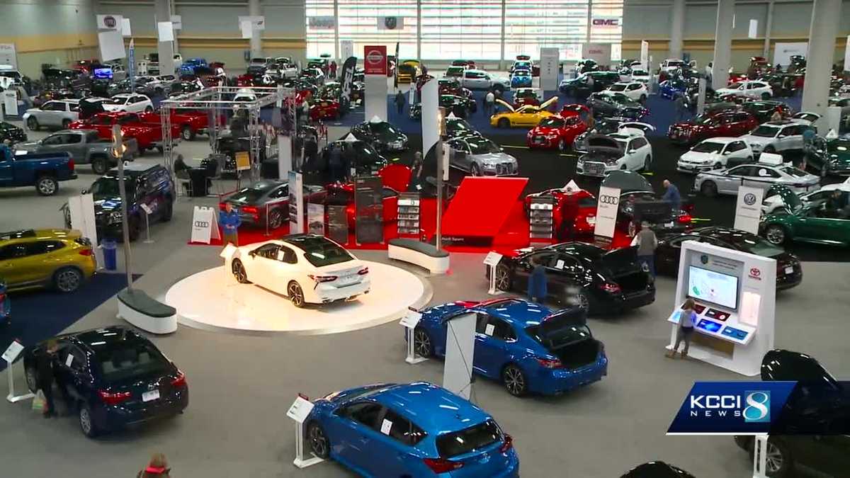 Car lovers pack Iowa Events Center at All Iowa Auto Show