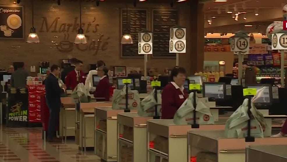 New Market Basket in Topsham holds grand opening