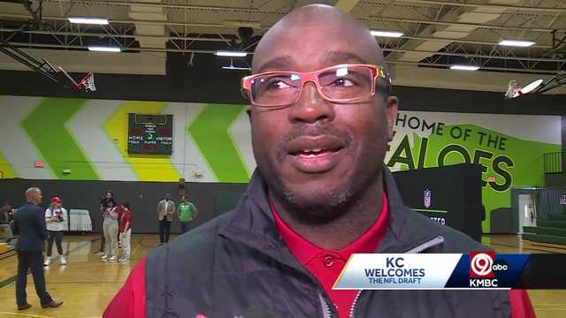 NFL hosts 'Character Playbook' at Kansas City middle school - Vimarsana News