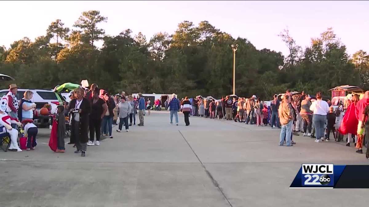 Hundreds attend First Baptist Church of Ludowici's second annual Trunk