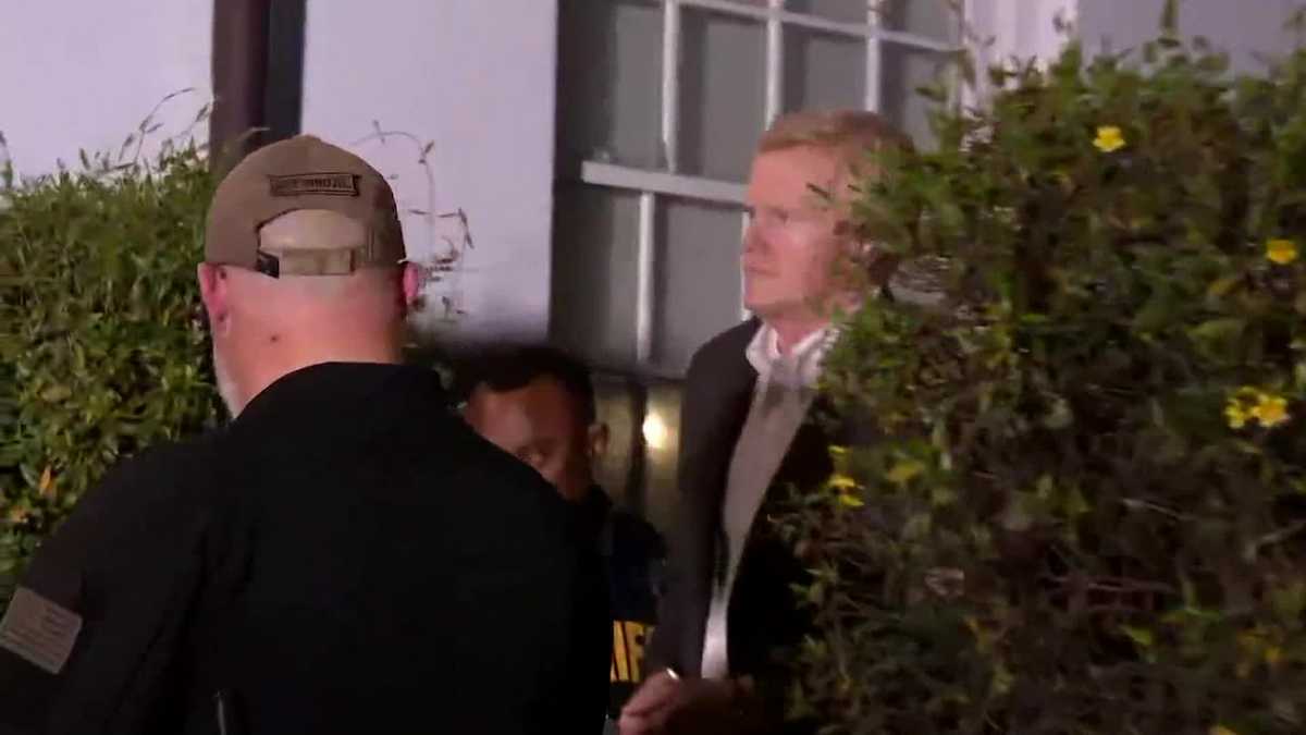 Alex Murdaugh taken from courthouse after conviction video