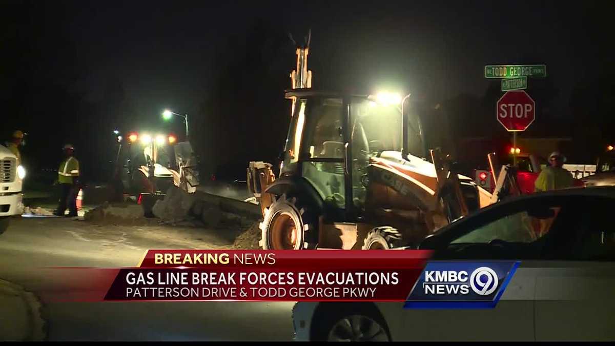 Gas line break prompts evacuations in Lee's Summit