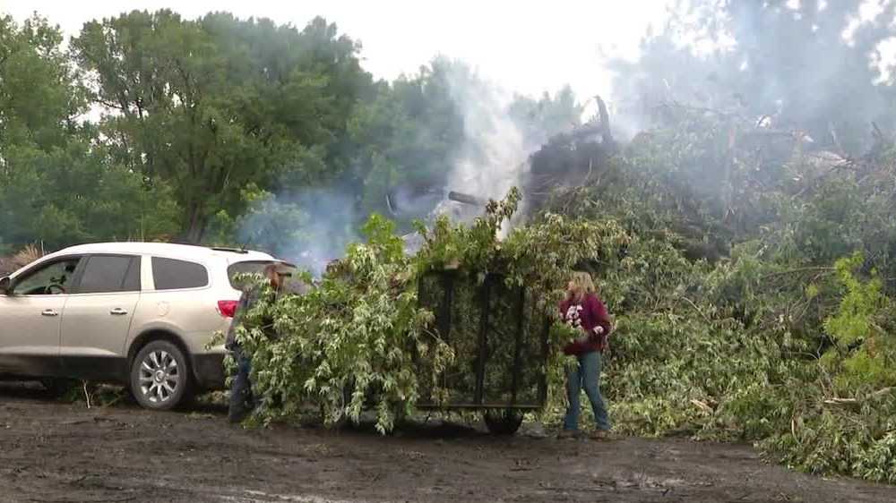 'Humbling and amazing': Red Oak residents help family displaced from storms