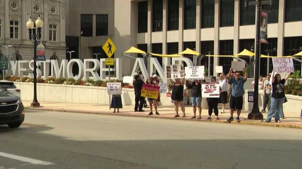 'They want change': Online civilian crime group﻿ leads protest against Westmoreland DA
