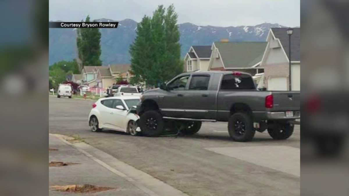Caught on camera: Man stops car fleeing from police with truck