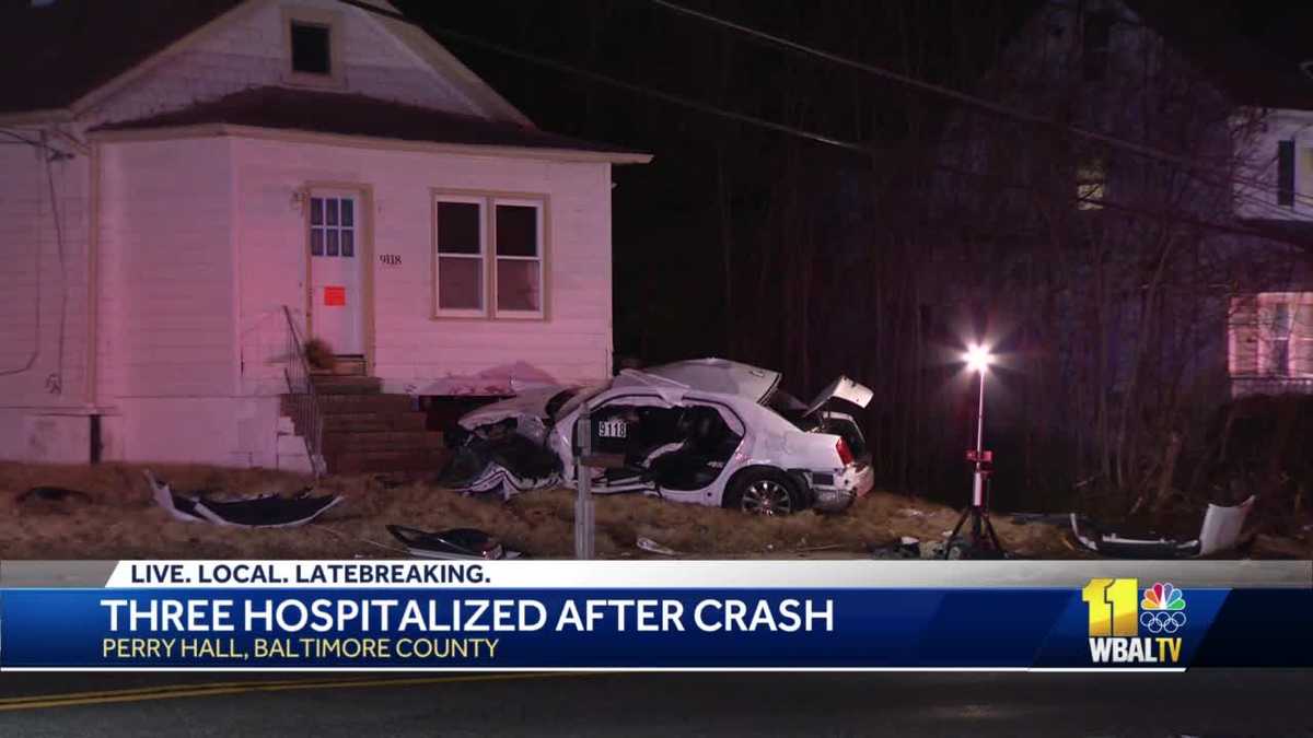 3 injured after car crashes into house in Nottingham