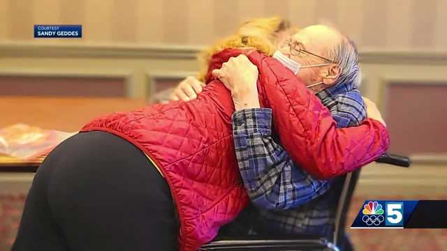 New York nursing home residents hug their families again - Vimarsana News