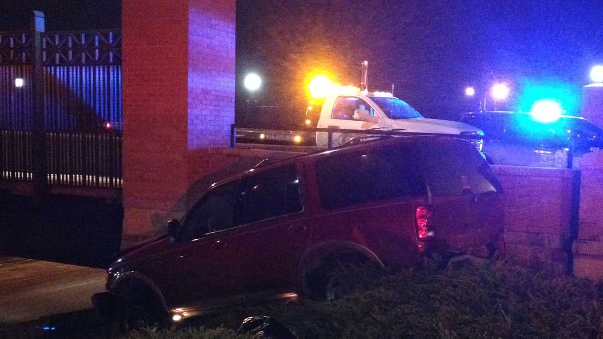 1 hurt in 3vehicle accident