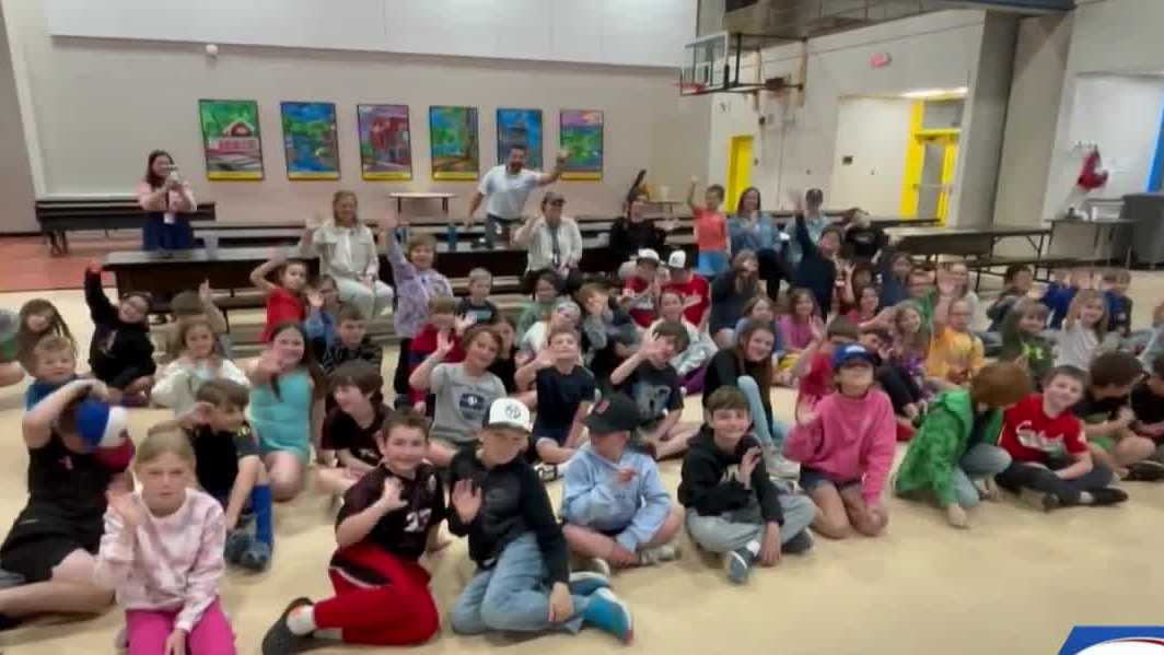 Kevin Skarupa visits Newmarket Elementary