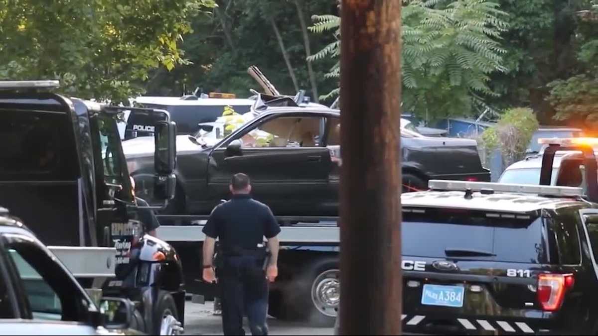Teen killed after car slams into pole in Braintree