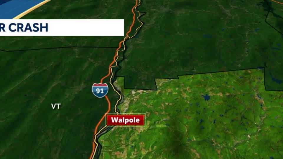 3 people injured in Walpole crash