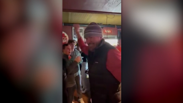 Toby Keith leads 'Should've Been a Cowboy' at Eskimo Joe's - Vimarsana News